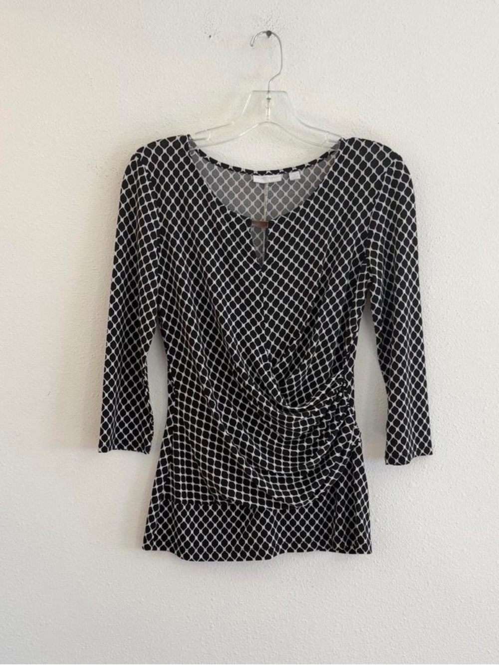 New York & Company Black and White Ruched Geometric Long Sleeve Top